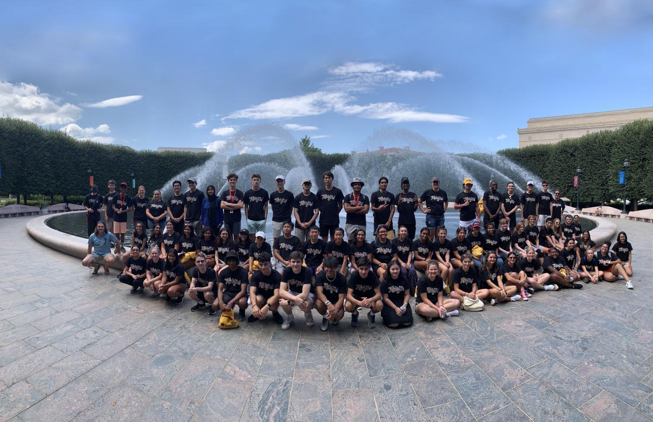 Honors Global Communities cohort posing in front of a fountain.